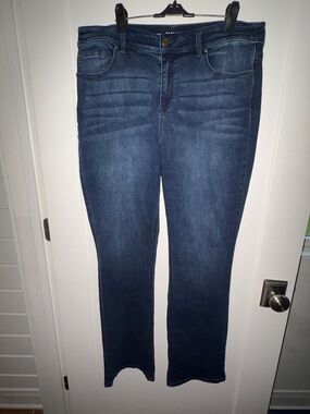 NWOT Chico's platinum Barely boot high rise jeans sz 2R (US 12)